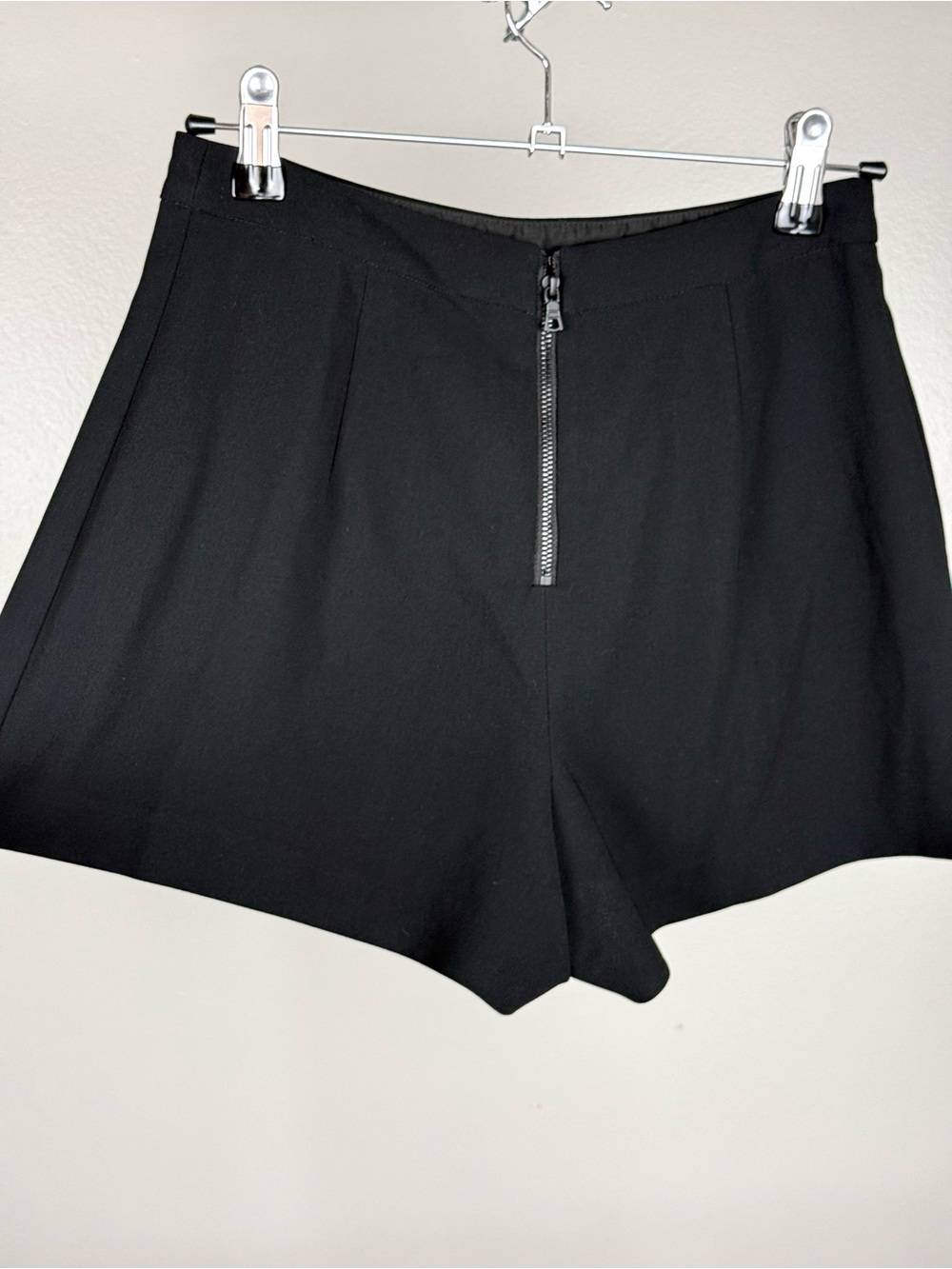Alice + Olivia Black Pleated Mini Shorts 0